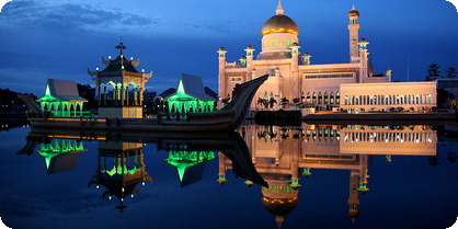 By sam garza from Los Angeles, USA (on the eve of ramadan...) [CC BY 2.0  (https://creativecommons.org/licenses/by/2.0)], via Wikimedia Commons